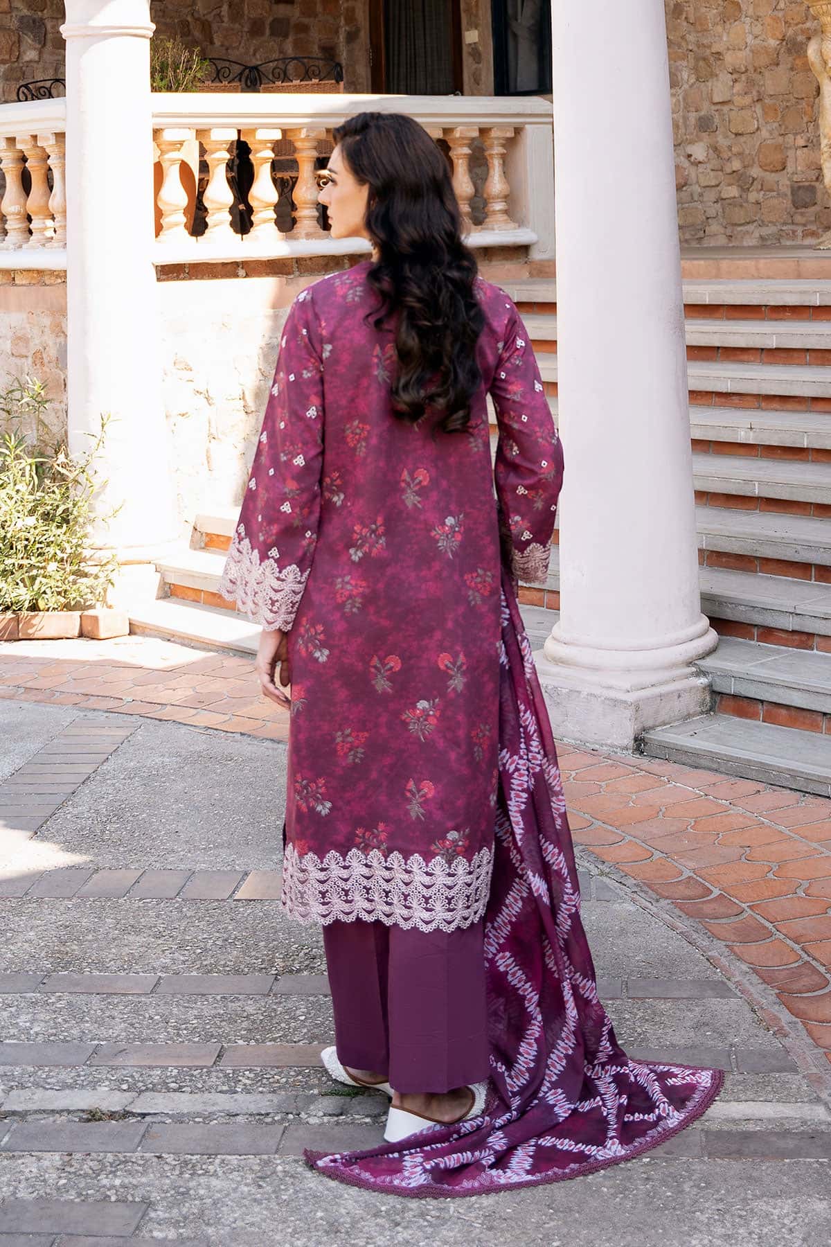 Afrozeh Anisa A Damask The Holiday Edit 2025 - Image 2