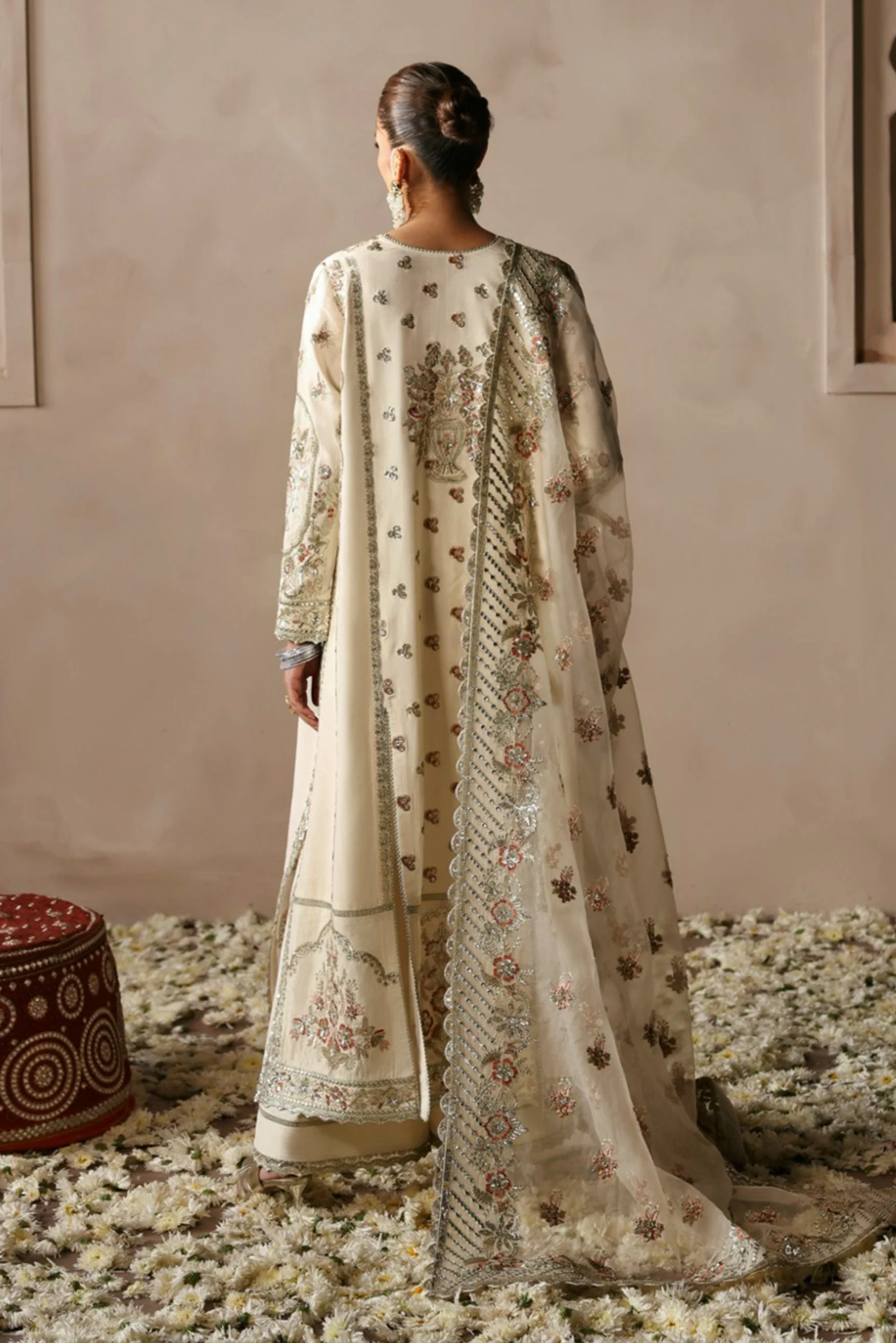 Afrozeh Arjumand Divani Silk Edit 2024 - Image 2