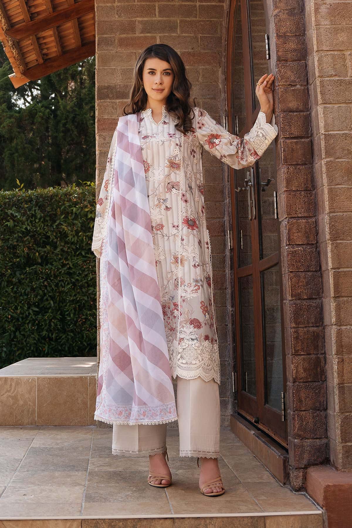 Afrozeh Azara A Damask The Holiday Edit 2025