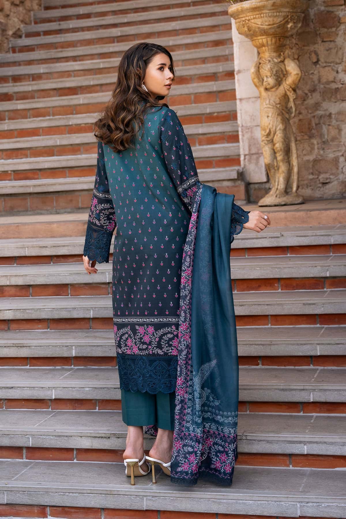 Afrozeh Azrina B Damask The Holiday Edit 2025 - Image 2