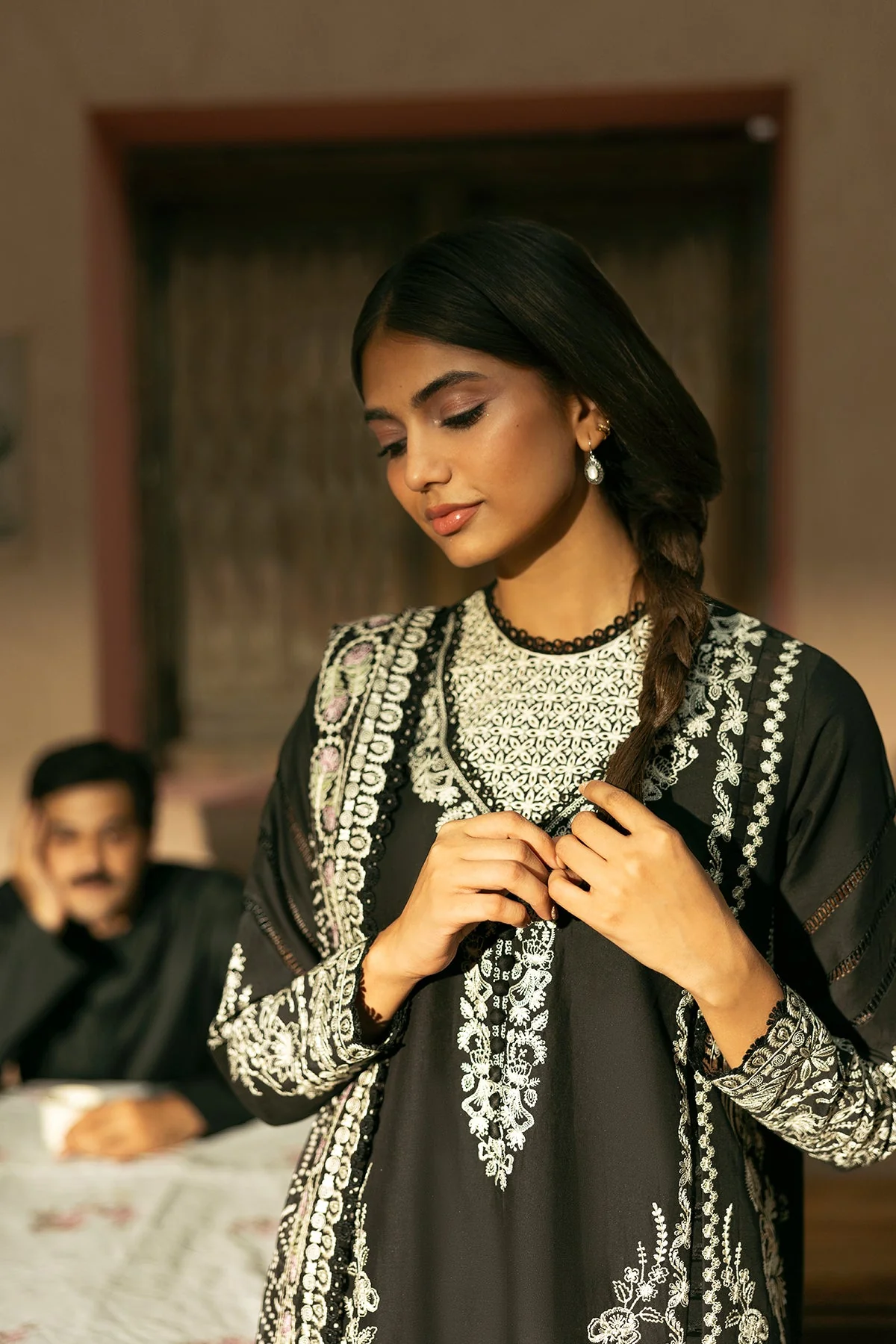 Afrozeh Bekhudi Mulaqatat Festive Lawn 2025 - Image 2