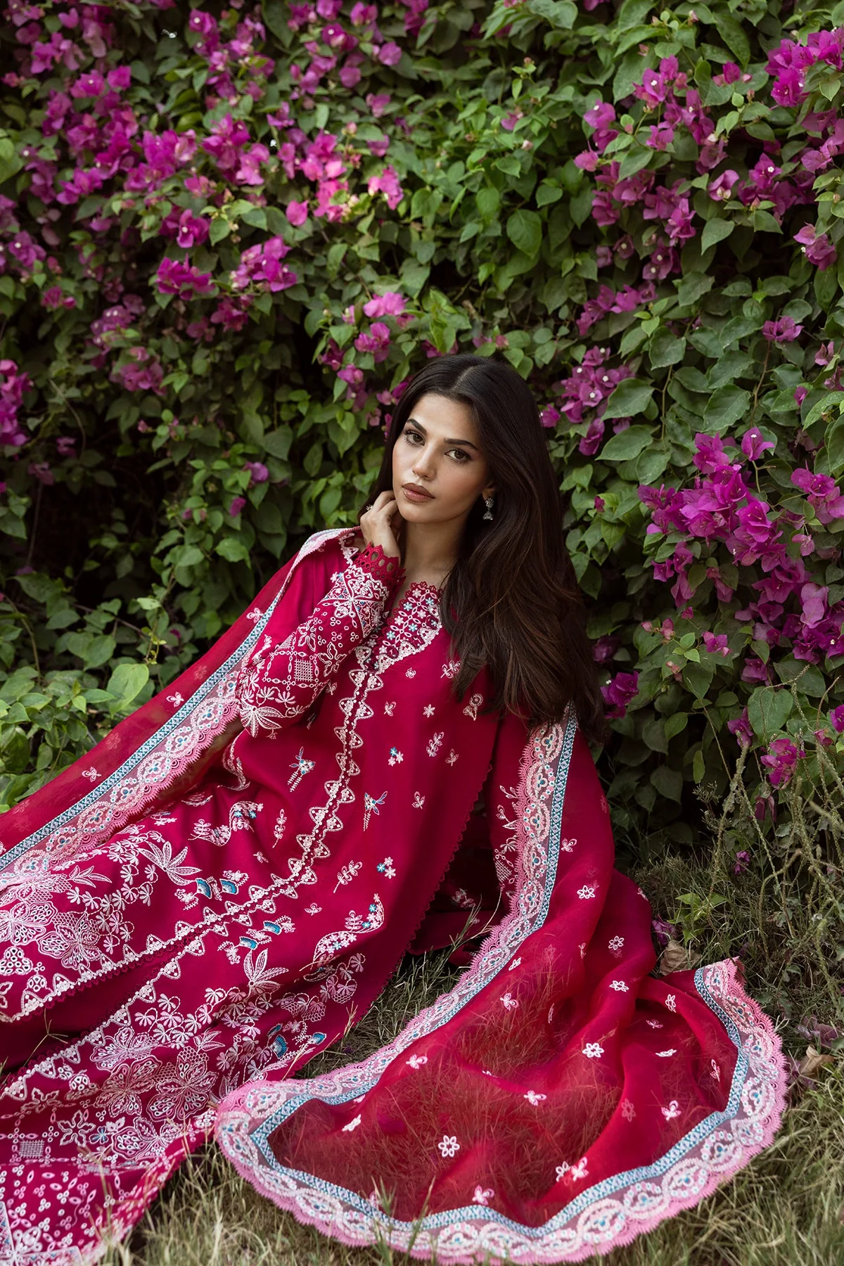 Afrozeh Humnasheen Mulaqatat Festive Lawn 2025 - Image 2