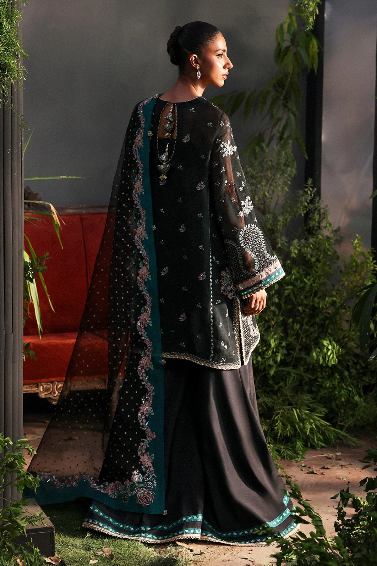 Afrozeh Larosea La Fuchsia Festive Collection 2025 - Image 2