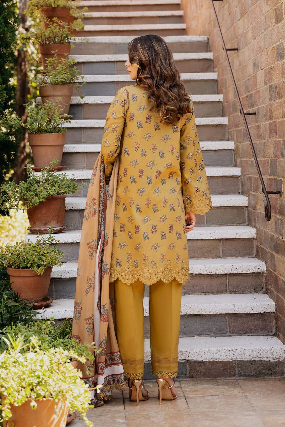 Afrozeh Lorien B Damask The Holiday Edit 2025 - Image 2