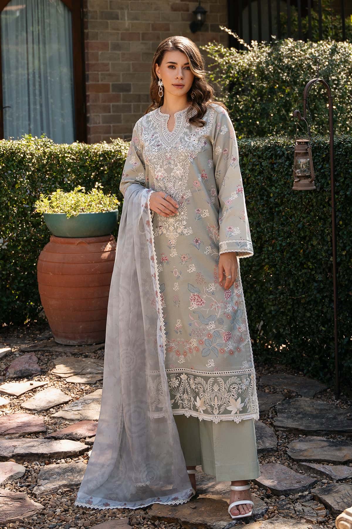 Afrozeh Maelis A Damask The Holiday Edit 2025