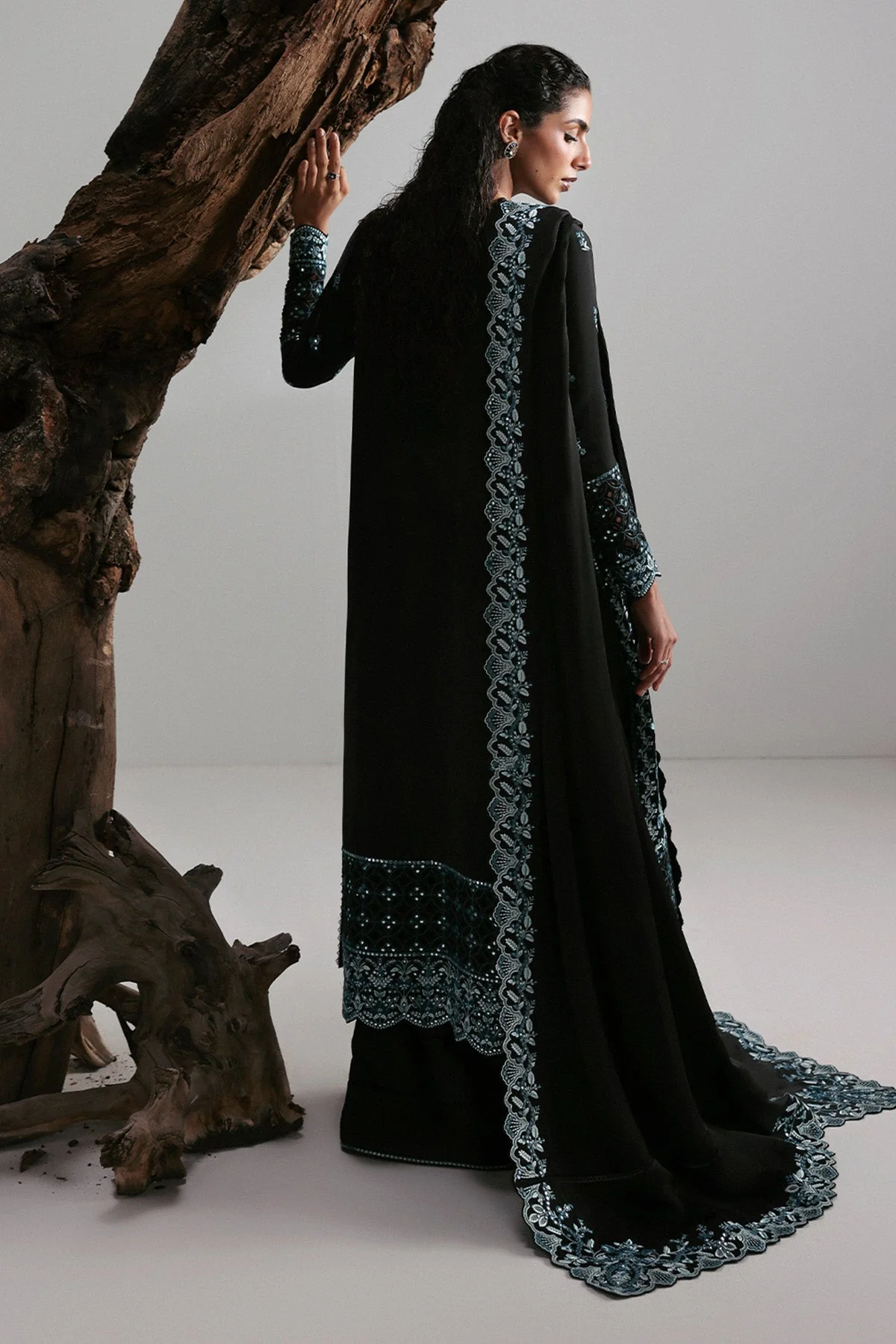 Afrozeh Rhylen Slate Luxury Pret 2025 - Image 2