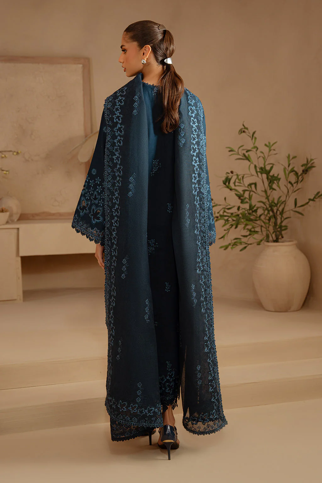 Afrozeh Rivera Noemie Winter Pret 2024 - Image 2