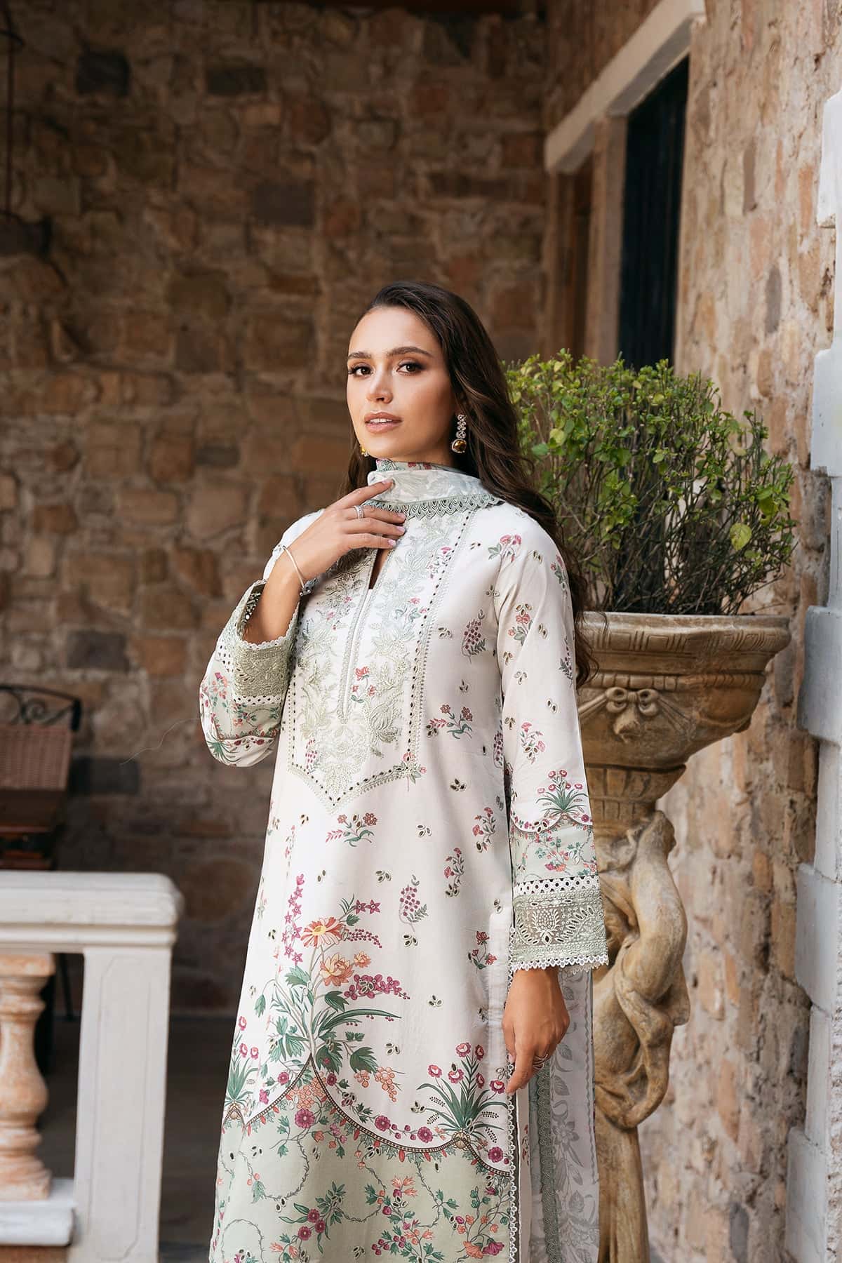 Afrozeh Rosheen A Damask The Holiday Edit 2025 - Image 2