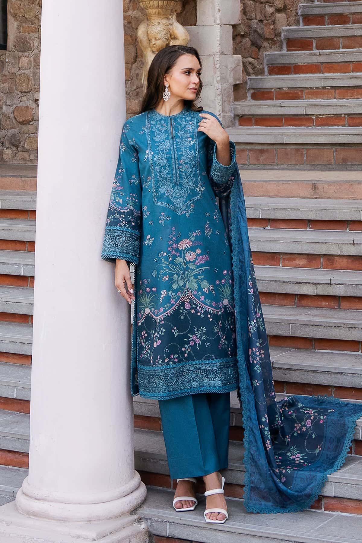 Afrozeh Rosheen B Damask The Holiday Edit 2025 - Image 2