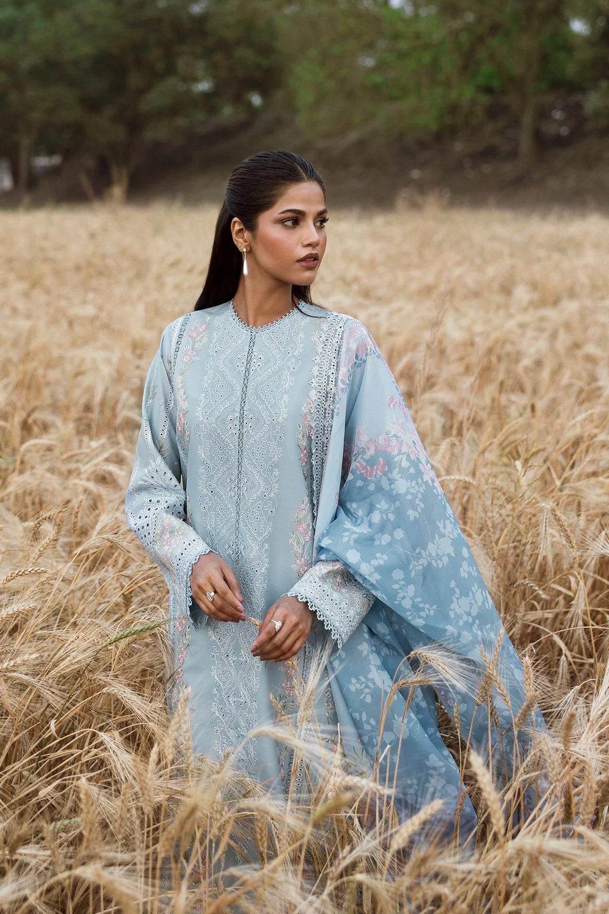 Afrozeh Sukoon Mulaqatat Festive Lawn 2025 - Image 2