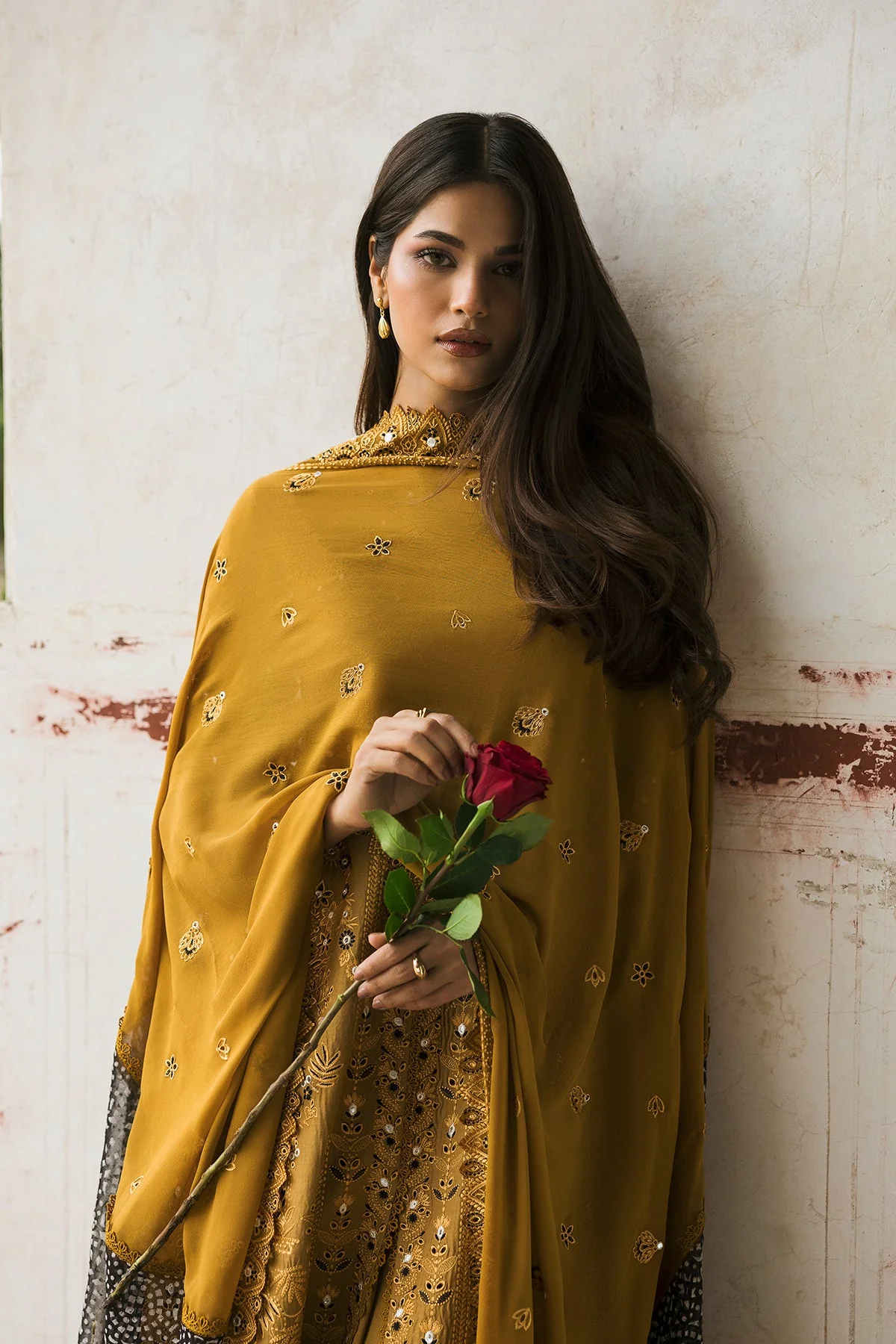 Afrozeh Wafa Mulaqatat Festive Lawn 2025 - Image 2