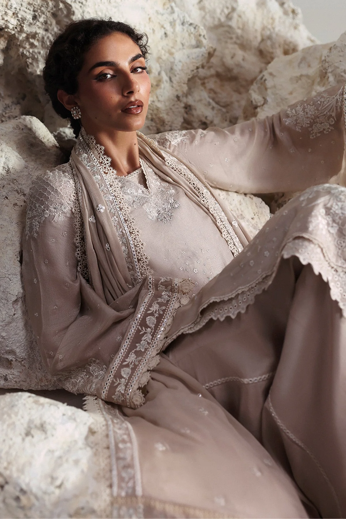 Afrozeh Xavian Slate Luxury Pret 2025 - Image 2