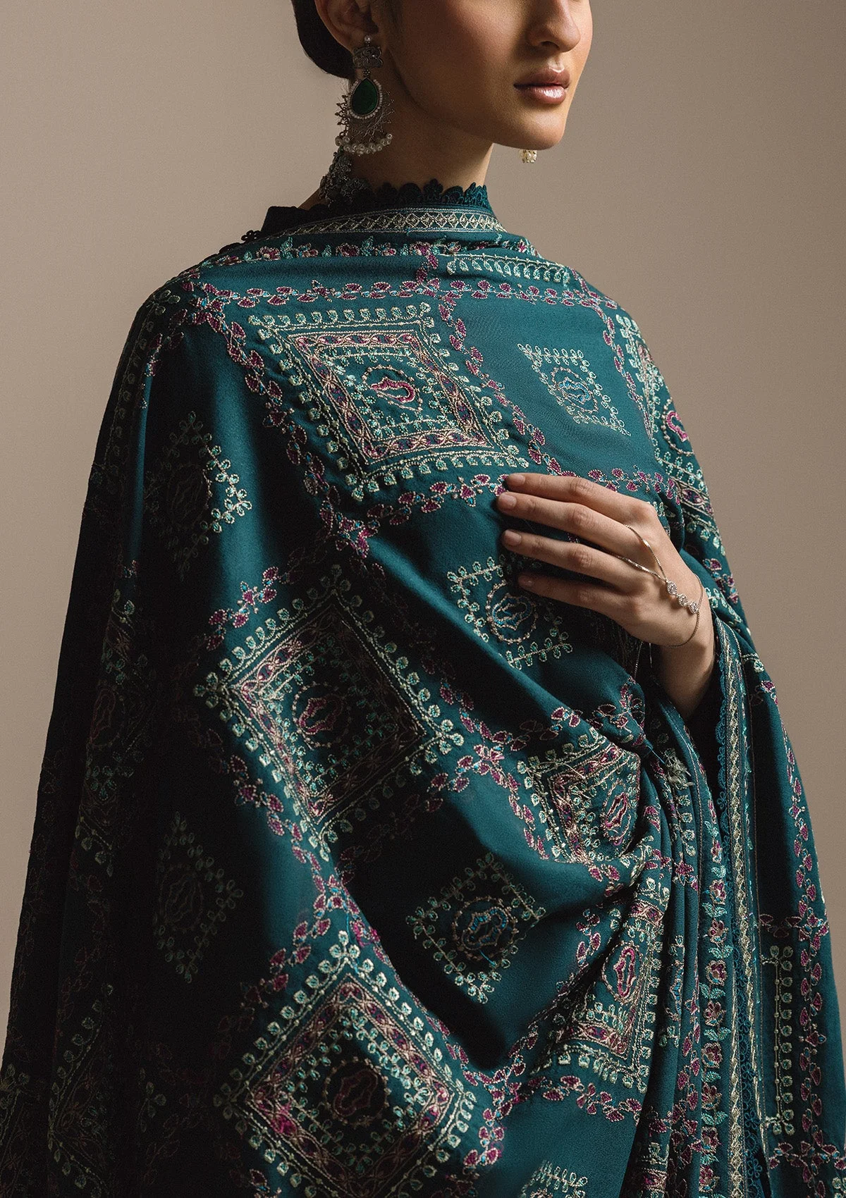 AIK Atelier Karandi Look 01 Aik Roz Karandi 2025 - Image 2