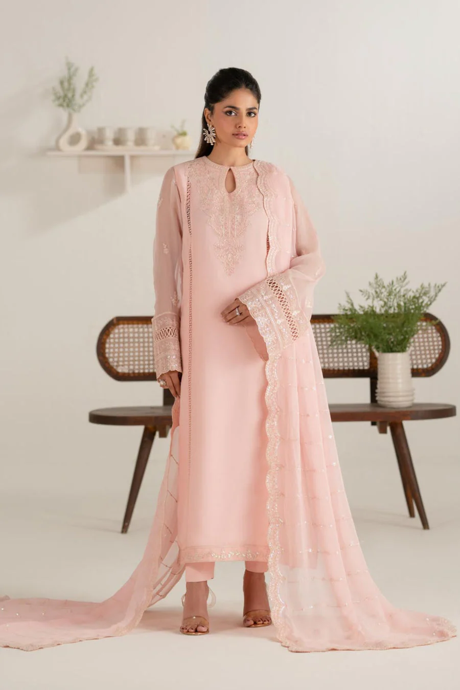 Akbar Aslam Gulbano Formal Pret 2026