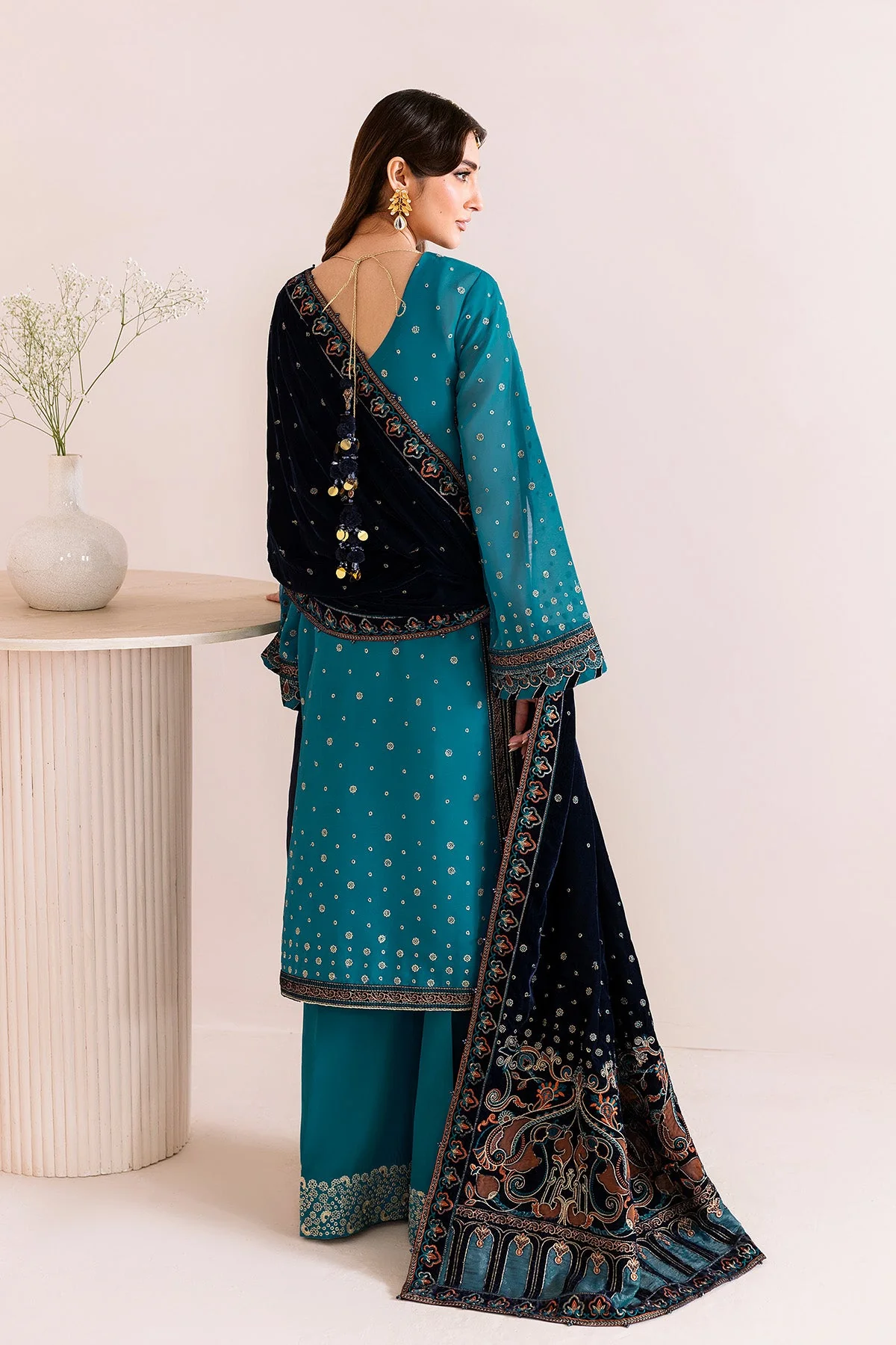 Alizeh AF-VLT-2225-Nelofer Makhmal Luxury Velvet Edit 2025 - Image 2