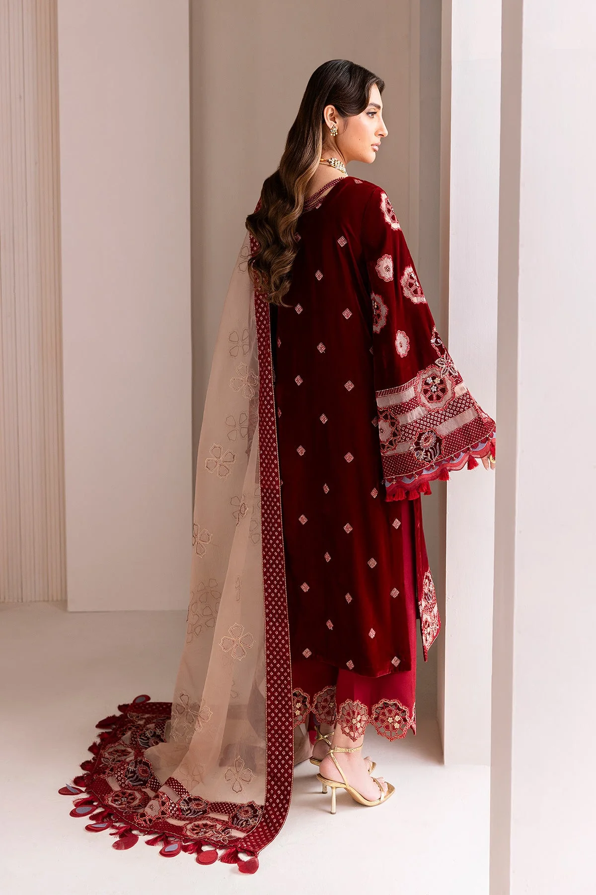 Alizeh AF-VLT-2226-Velzari Makhmal Luxury Velvet Edit 2025 - Image 2