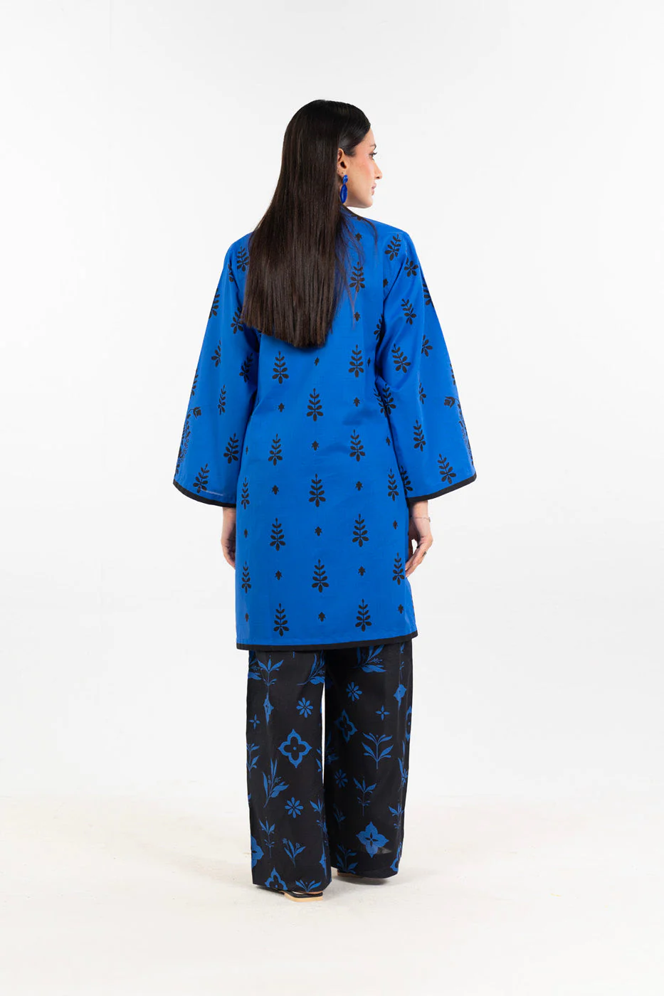 Alkaram CAP2P25-5-278-Blue-Black Hello Winter Woman 2026 - Image 2