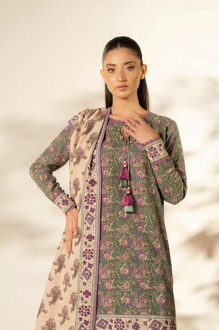 Alkaram FW-102.1-25-1-Grey Winter Collection 2025 - Image 2