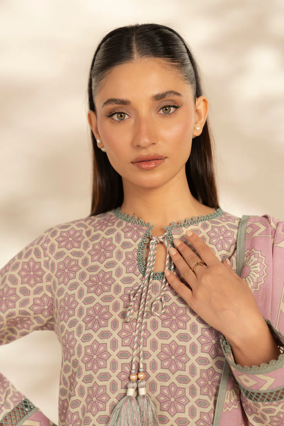 Alkaram FW-106.1-25-1-Pink Winter Collection 2025 - Image 2