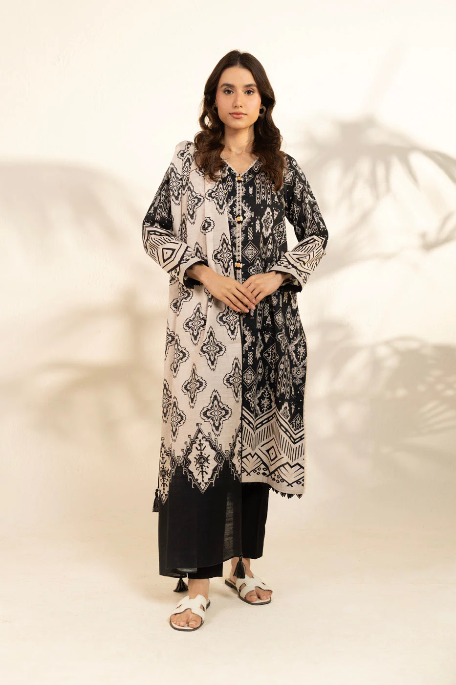 Alkaram FW-108-25-1-Black Winter Collection 2025