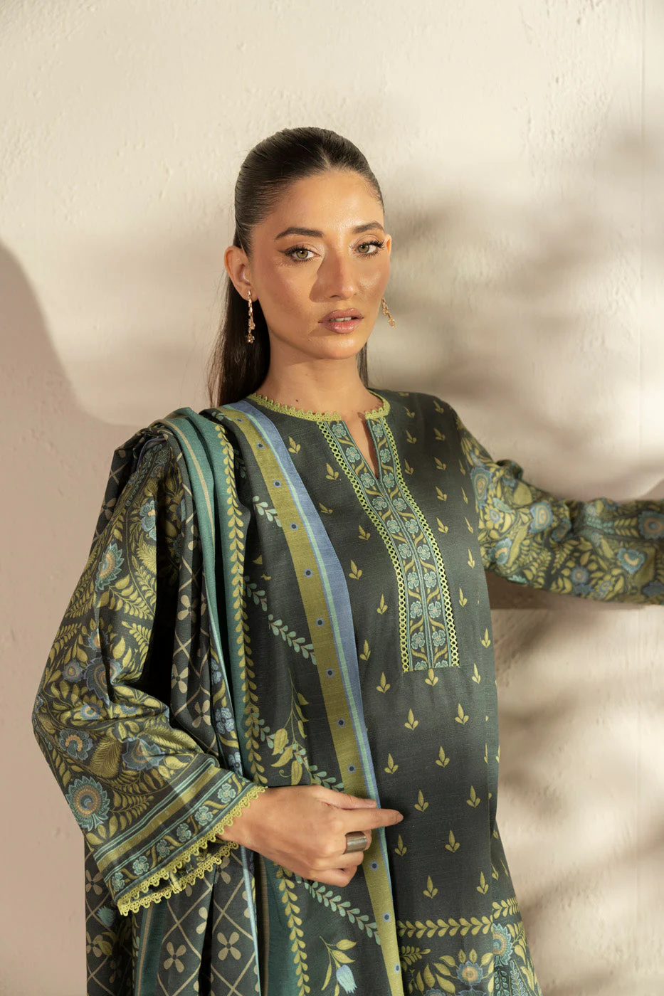 Alkaram FW-116.1-25-1-Charcoal Winter Collection 2025 - Image 2