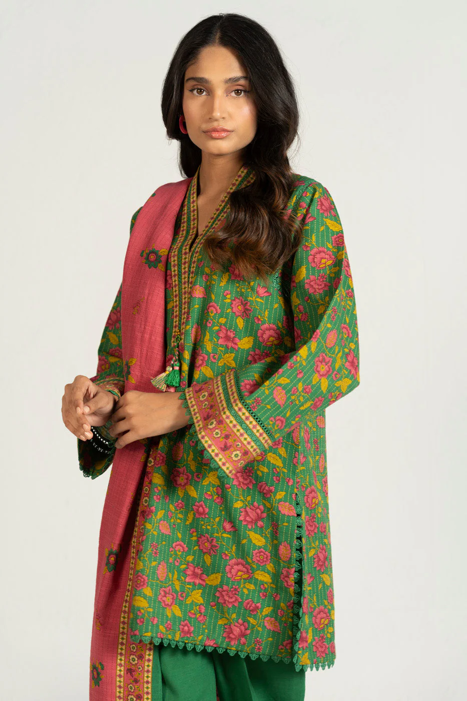 Alkaram FW-118.1-25-1-Green Winter Collection 2025 - Image 2