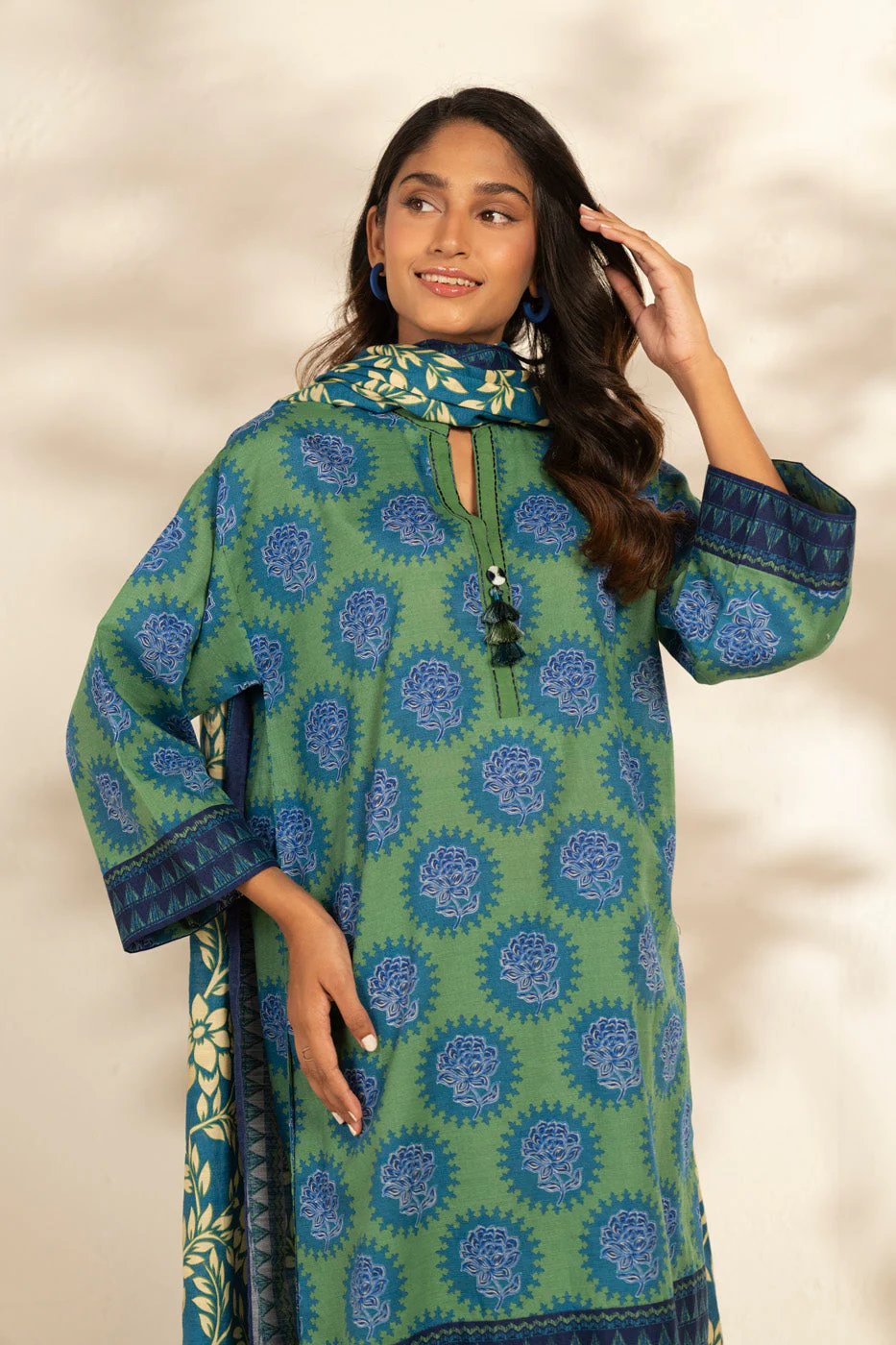 Alkaram FW-132-25-1-Blue Winter Collection 2025 - Image 2