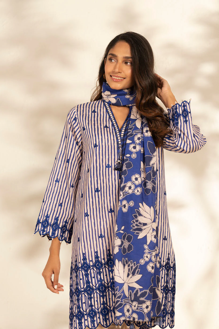Alkaram FW-99-25-1-Blue Winter Collection 2025 - Image 2