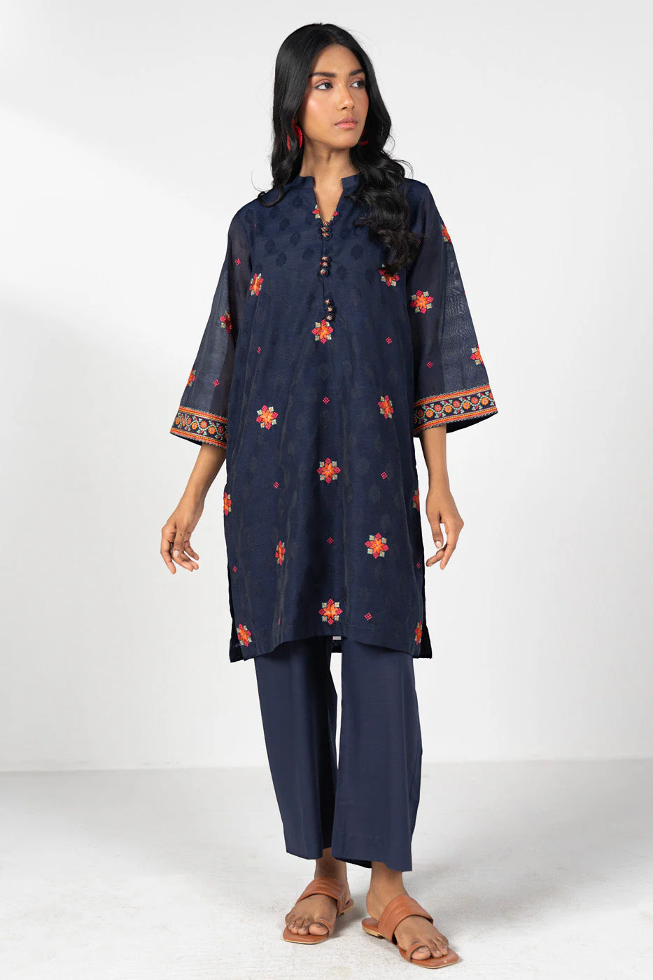 Alkaram GFSU5895-Black Hello Winter Woman 2026