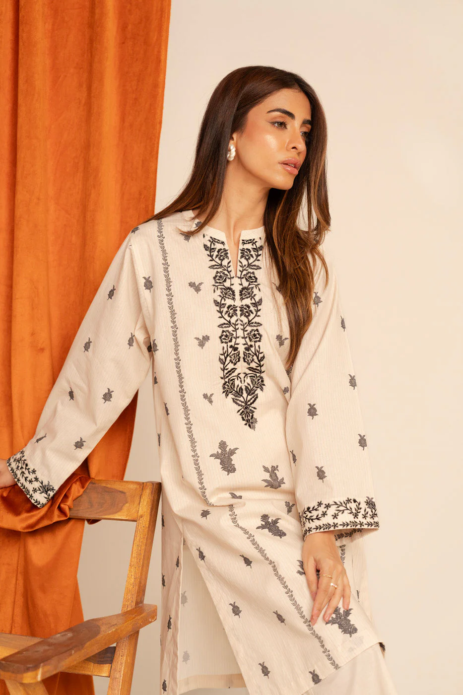 Alkaram GFSU6046-Off-White Hello Winter Woman 2026 - Image 2