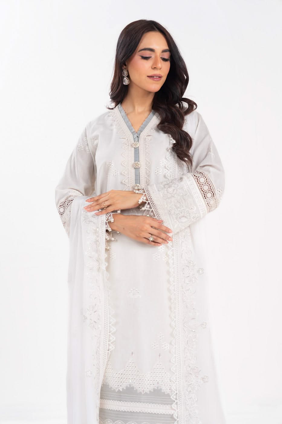 Alkaram LL-09-25-1-Ivory Luxury Lawn Summer 2025 - Image 2