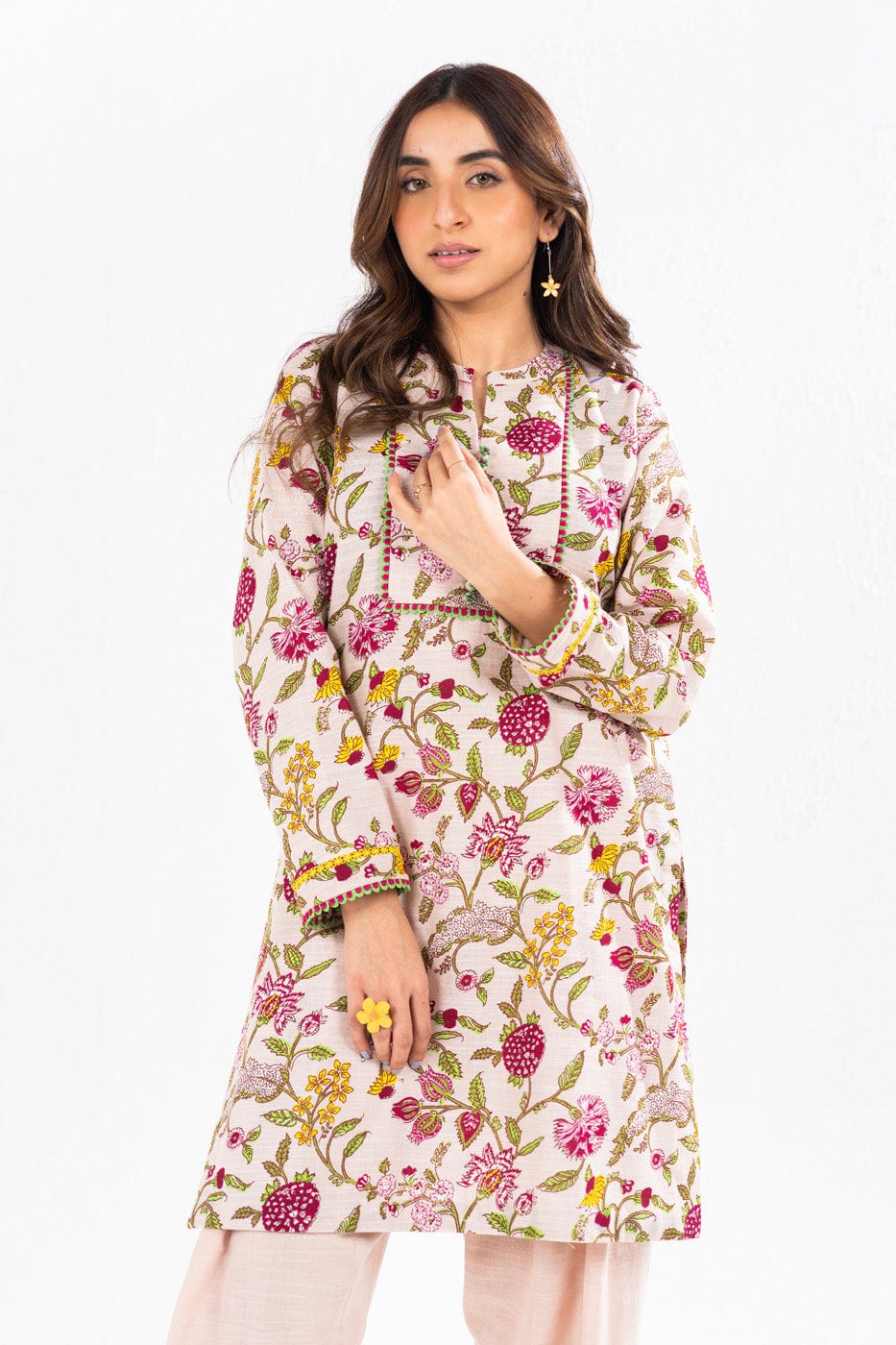 Alkaram SLR-4-24-7-Off White Winter Collection 2024 - Image 2