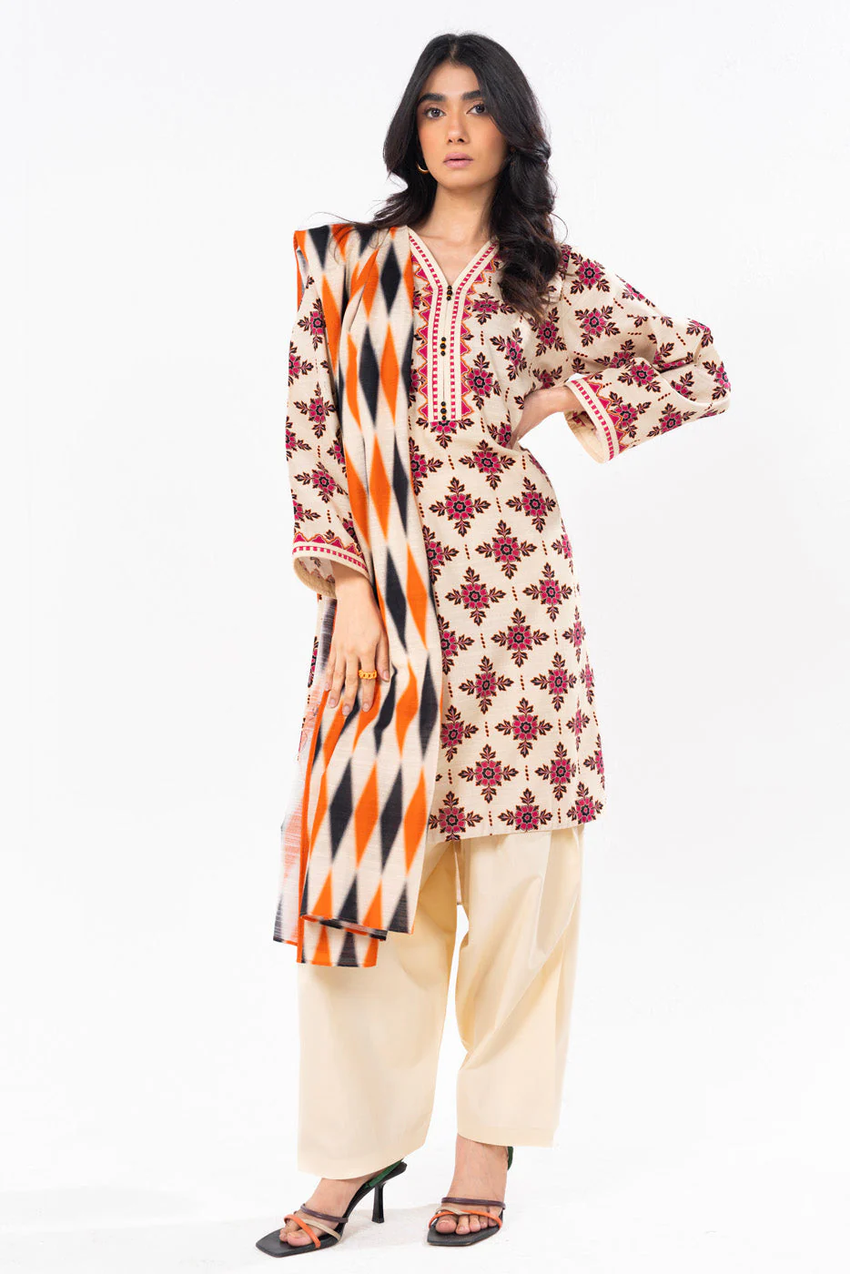 Alkaram SLR-75-24-7-Beige Winter Collection 2024