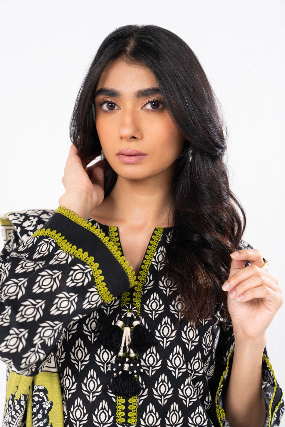 Alkaram SLR-81-24-7-Dark Green Winter Collection 2024 - Image 2