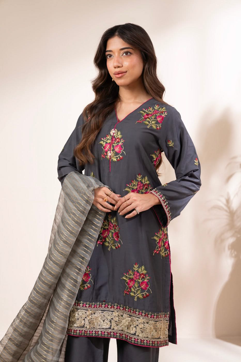 Alkaram Studio GFSU6003-Grey Husn-E-Eid 2025 - Image 2