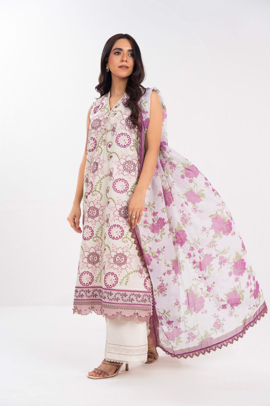 Alkaram Studio LL-16-25-1-Off-white Luxury Lawn Summer 2025