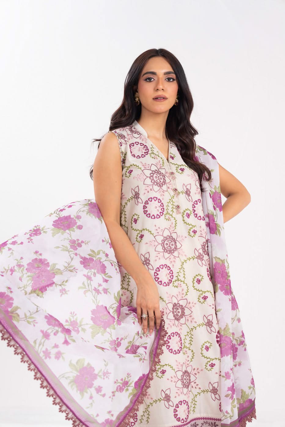 Alkaram Studio LL-16-25-1-Off-white Luxury Lawn Summer 2025 - Image 2