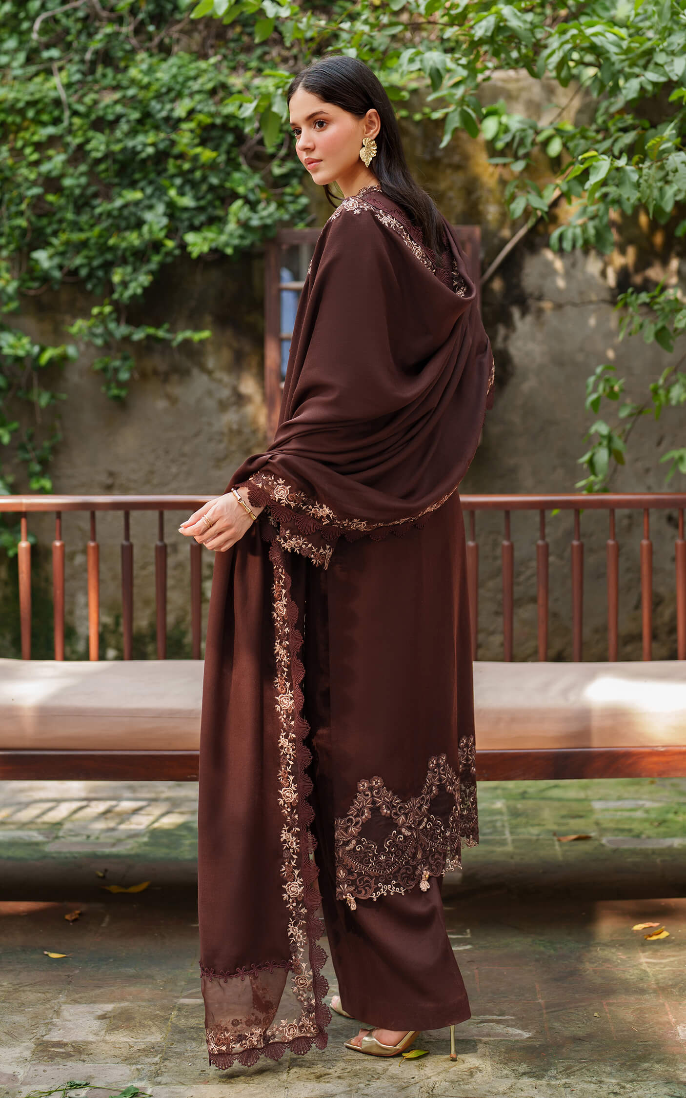 Asifa N Nabeel Aima LWC25-10 Embroidered Pashmina Luxe Winter Collection 2025 - Image 2