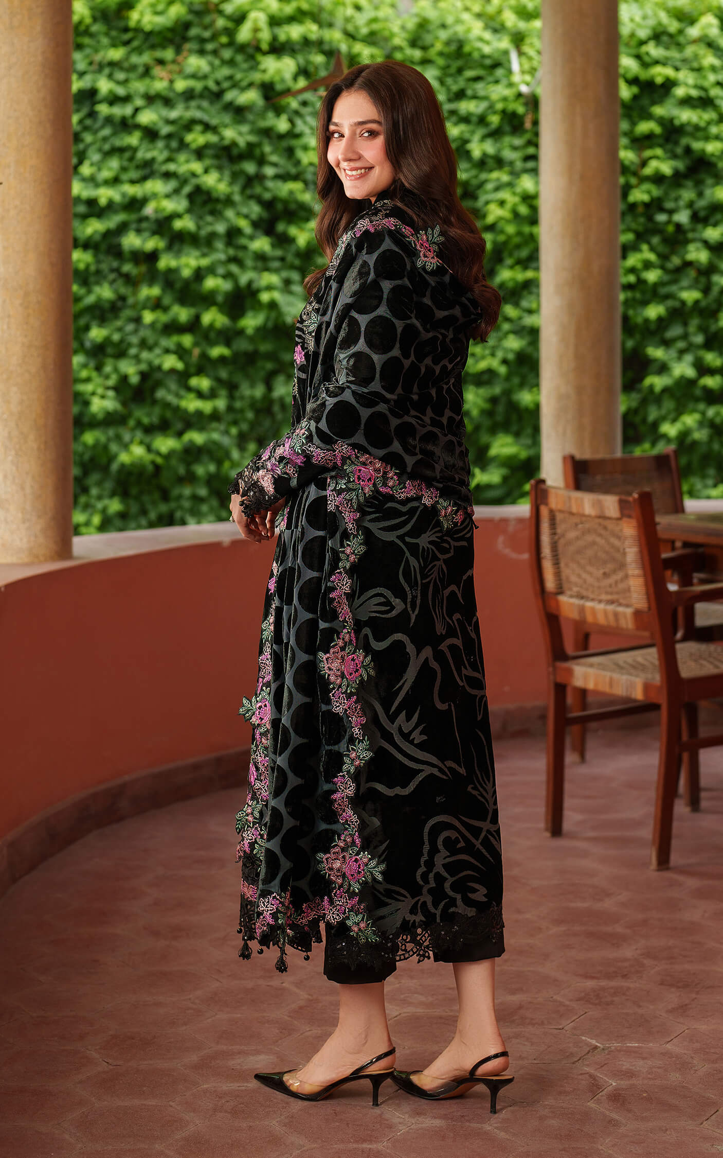 Asifa N Nabeel Eira LWC25-02 Embroidered Pashmina Luxe Winter Collection 2025 - Image 2