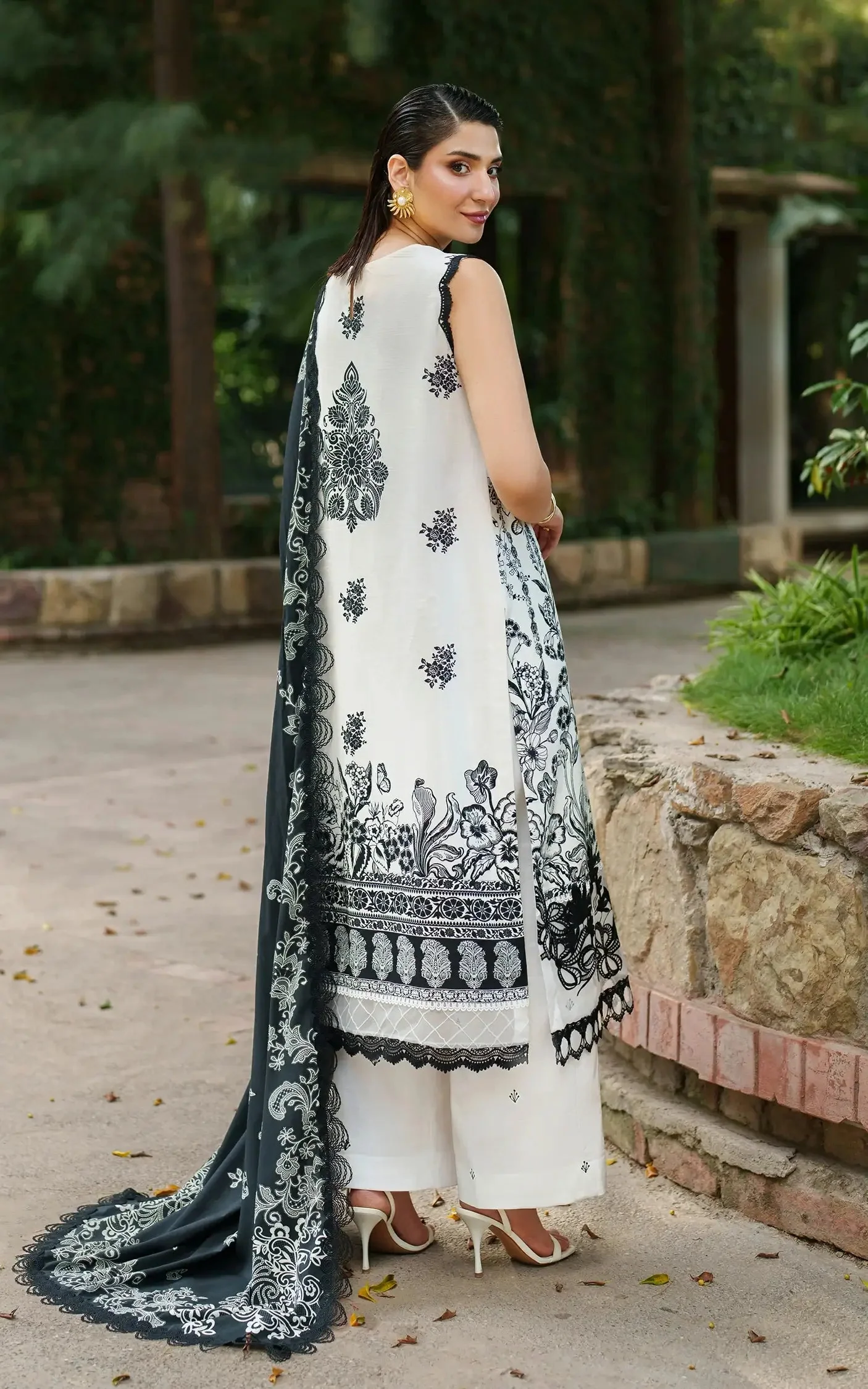 Asifa N Nabeel Ember Glow-MWL25-03 Meraki Winter Collection 2025 - Image 2