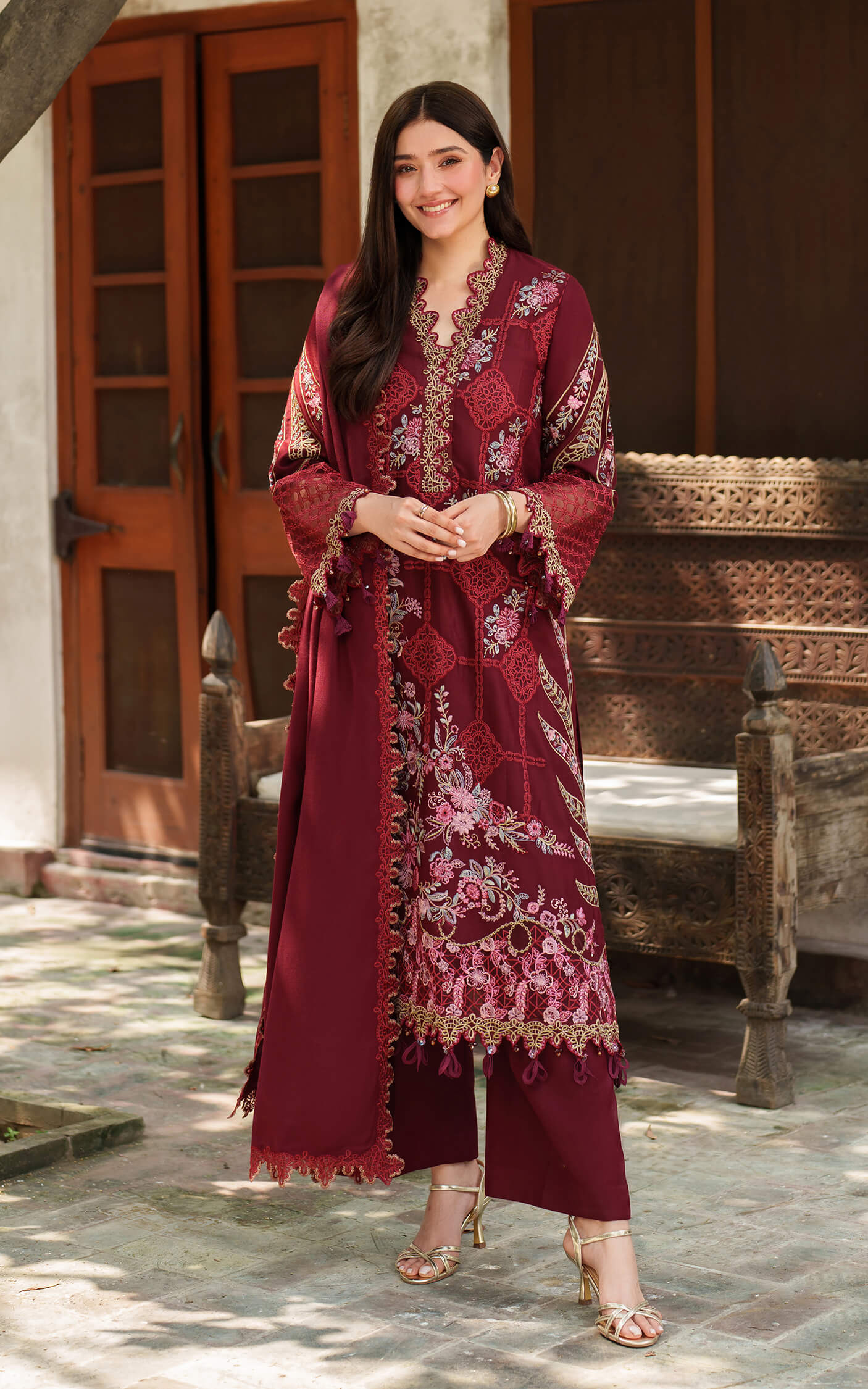 Asifa N Nabeel Mira LWC25-05 Embroidered Pashmina Luxe Winter Collection 2025 - Image 2