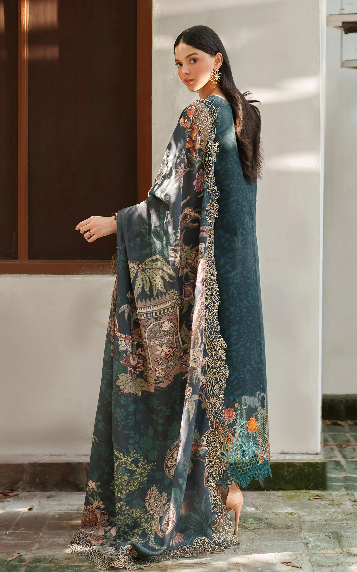 Asifa N Nabeel Nora LWC25-01 Embroidered Pashmina Luxe Winter Collection 2025 - Image 2