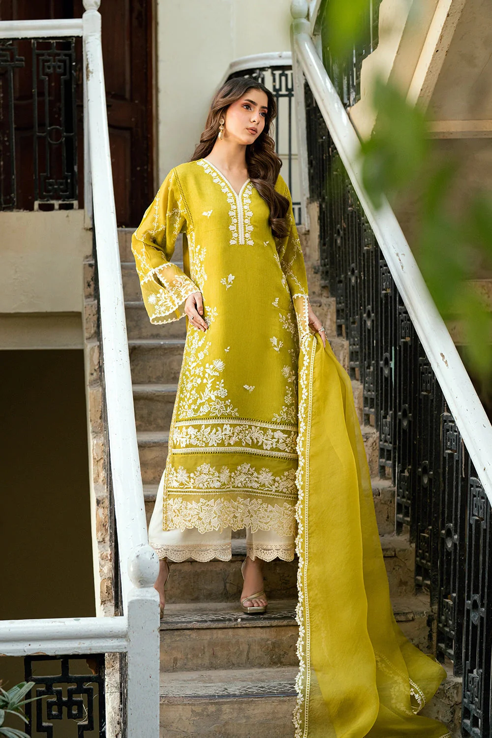 Azure Cyber Moss Vogue Pret 2026