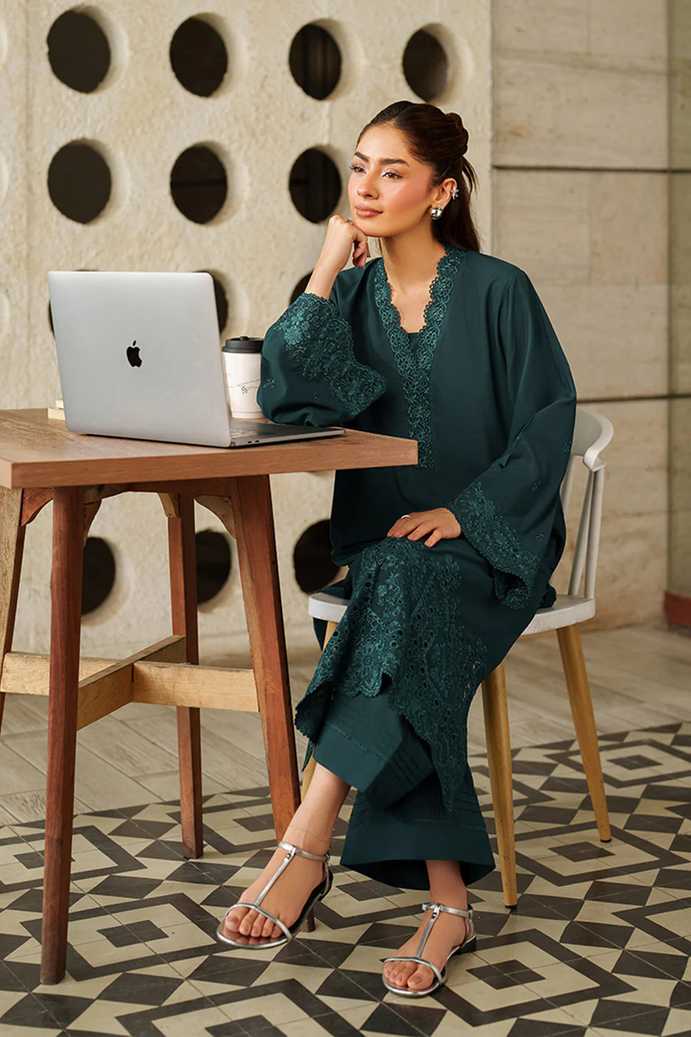 Azure Frozen Fern Chic Essentials 2025 - Image 2