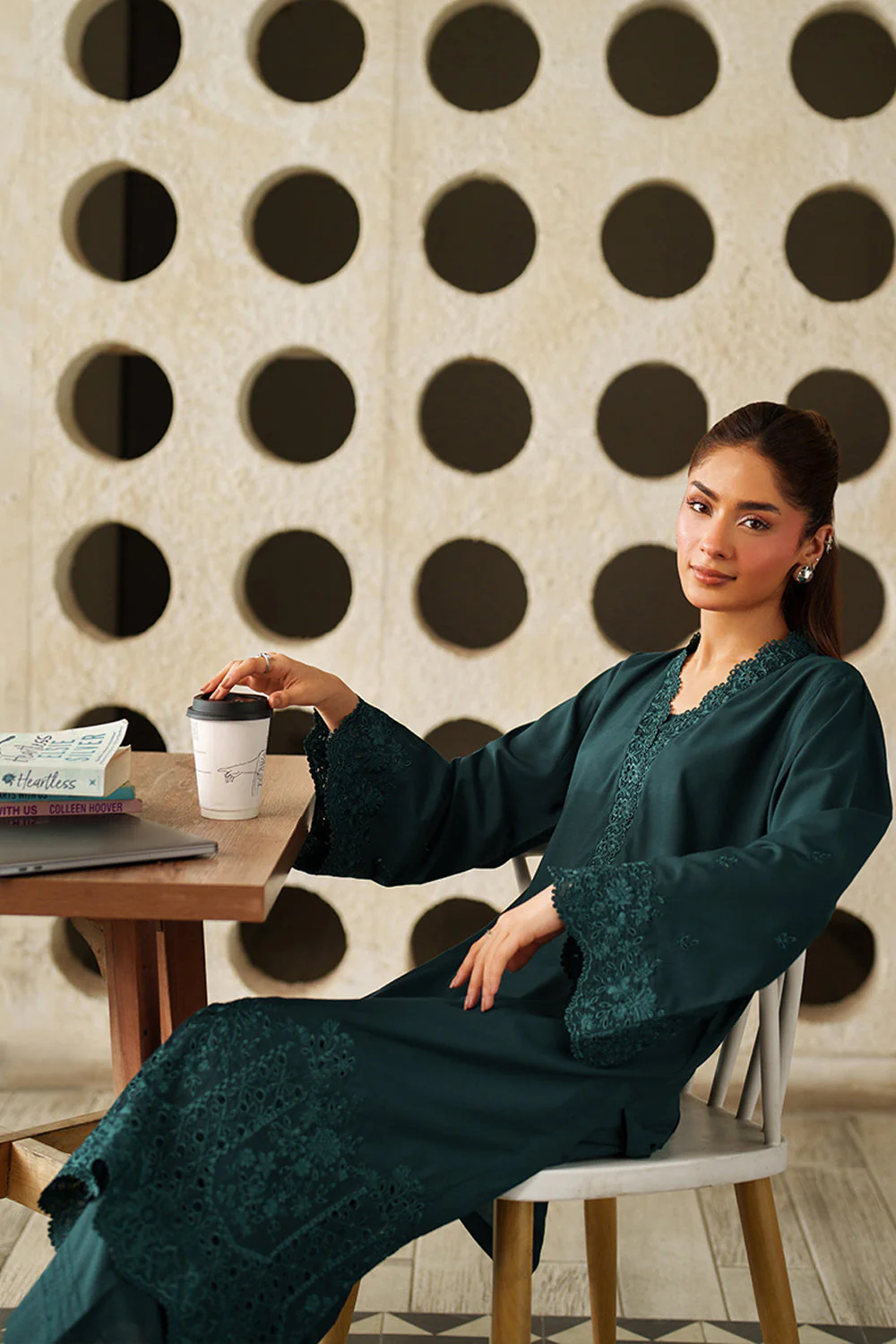 Azure Frozen Fern Chic Essentials 2025 - Image 3