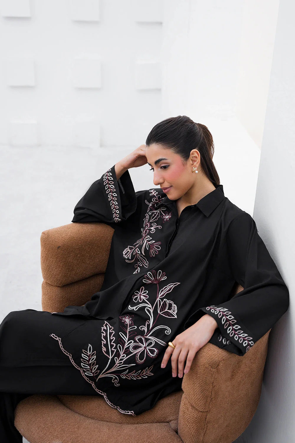 Azure Iconic Black Chic Essentials 2026 - Image 2