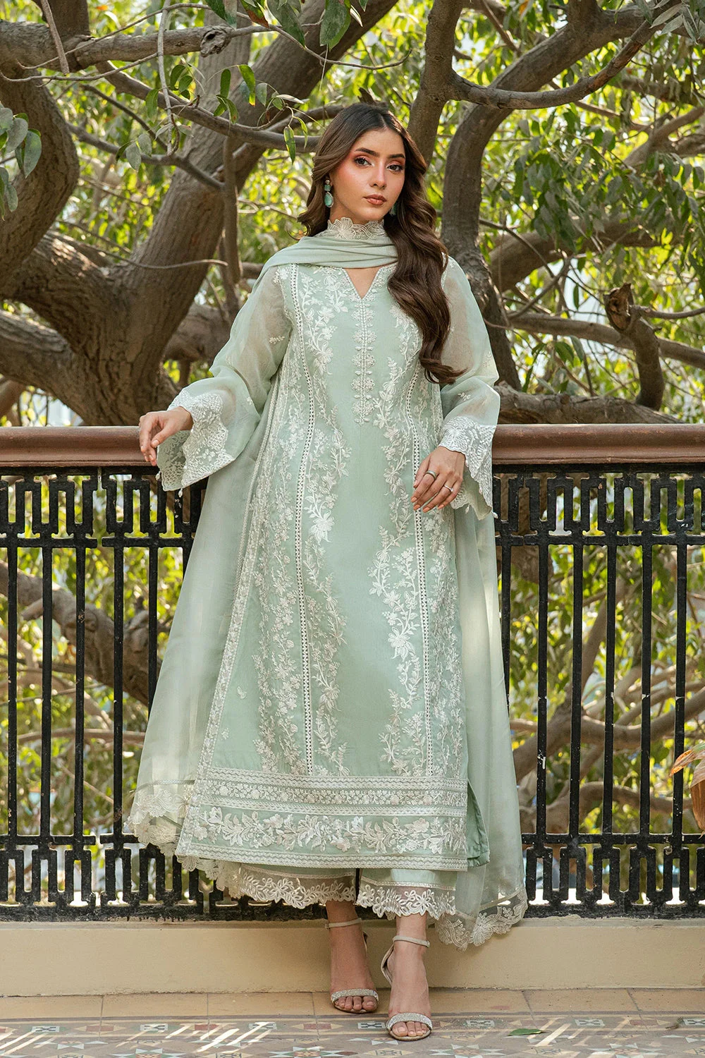 Azure Pearl Drop Vogue Pret 2026