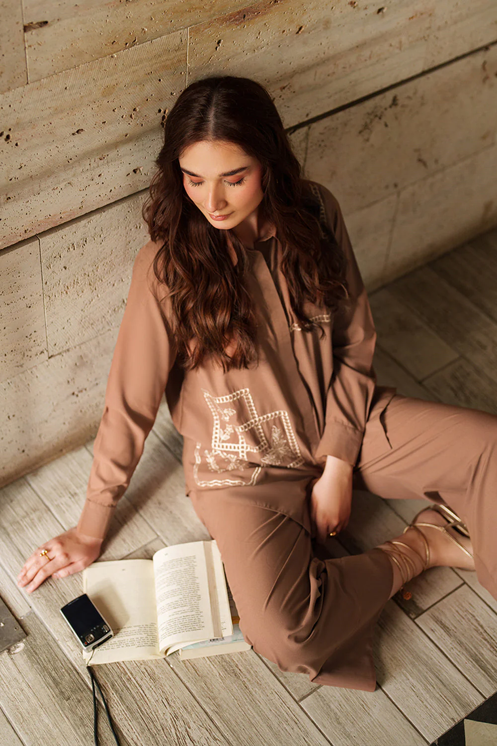 Azure Walnut Whirl Chic Essentials 2025 - Image 3