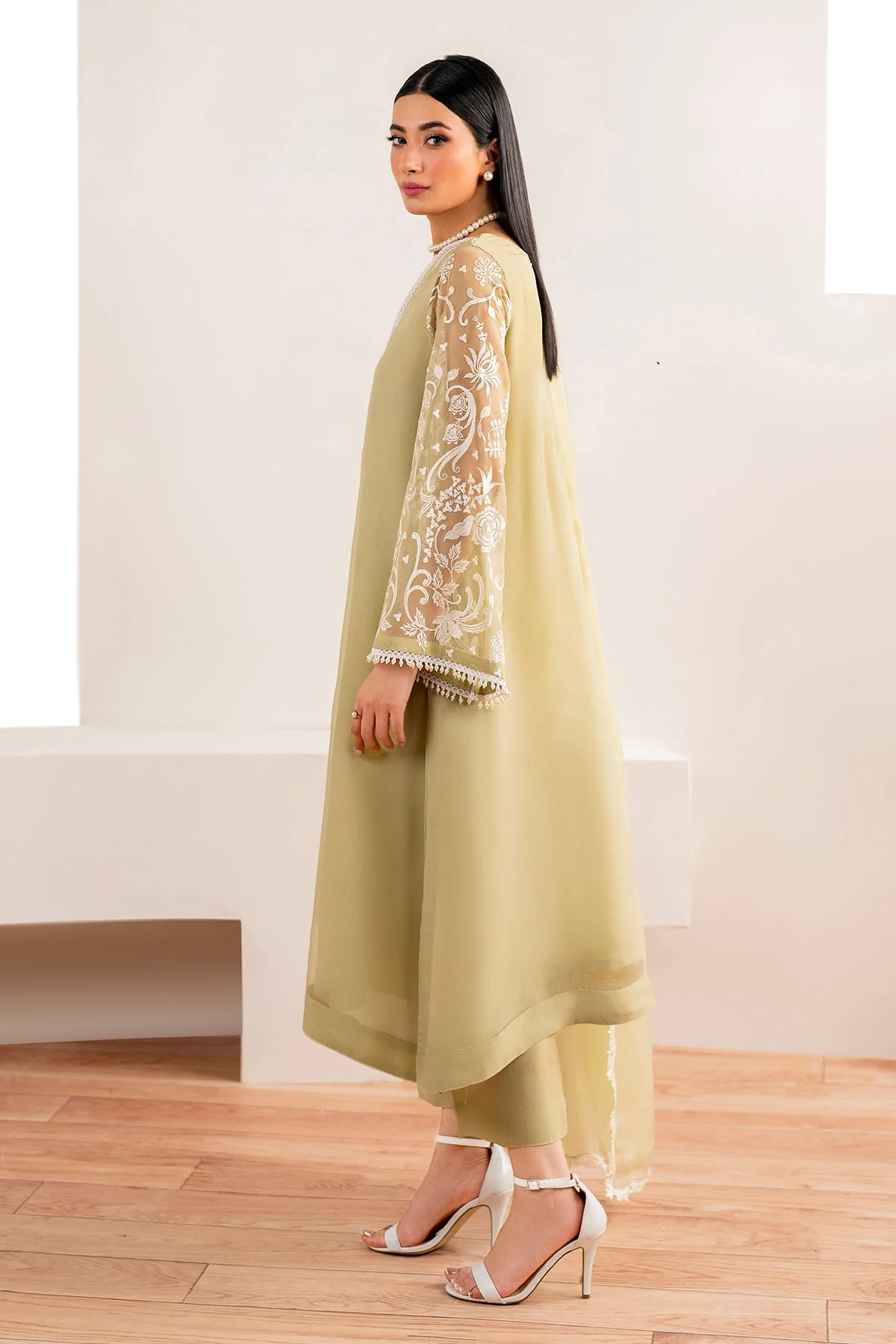 Baroque Embroidered Chiffon PR-980 Formal Pret 2024 - Image 2