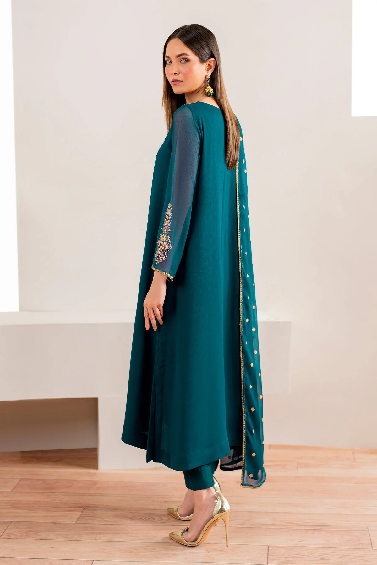 Baroque Embroidered Chiffon PR-982 Formal Pret 2024 - Image 2